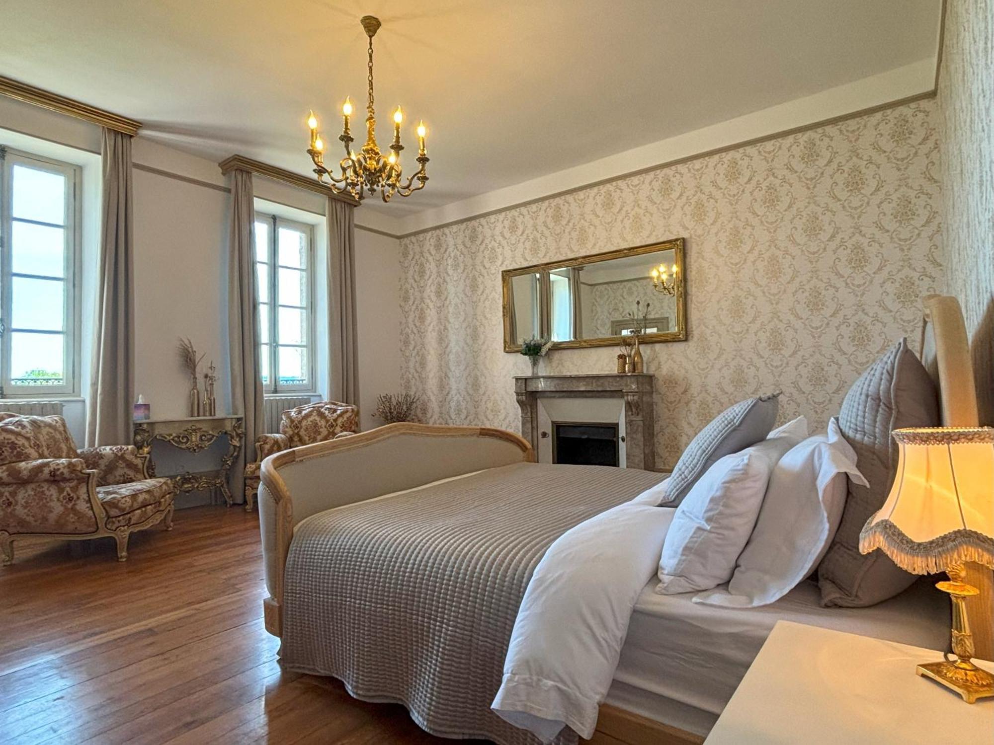 Chateau De Bruges Lapeyrouse Dış mekan fotoğraf